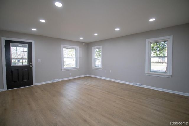 14888 Sunbury Street, Livonia, MI 48154