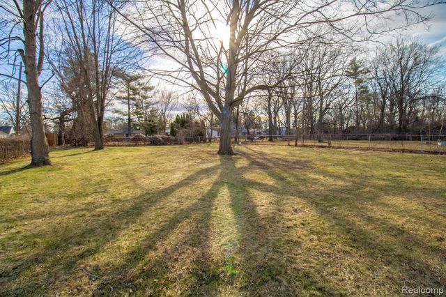 14888 Sunbury Street, Livonia, MI 48154