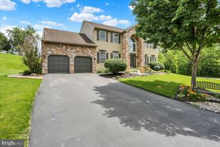 207 BUCKHEAD LN, Douglassville, PA 19518