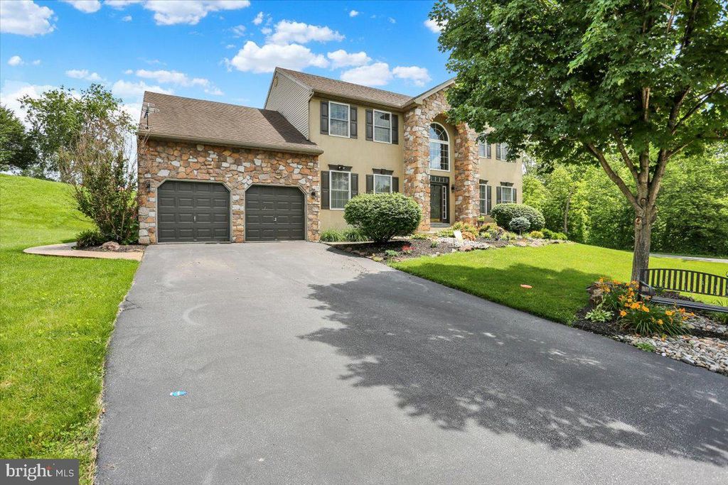 207 BUCKHEAD LN, Douglassville, PA 19518
