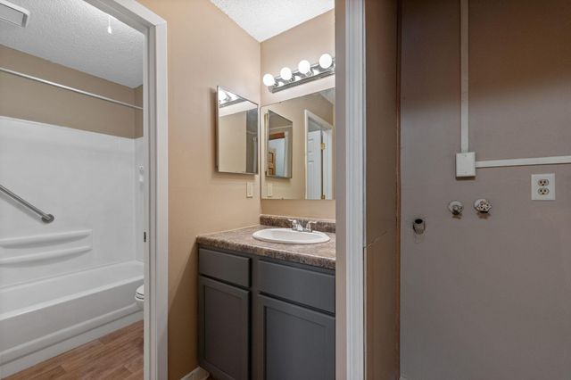 7202 72nd Lane N, Brooklyn Park, MN 55428