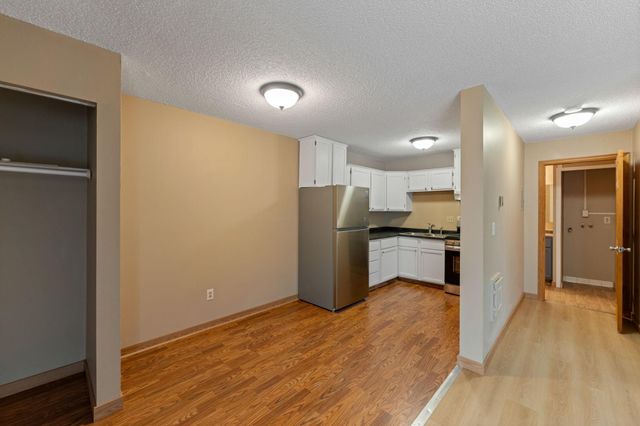 7202 72nd Lane N, Brooklyn Park, MN 55428