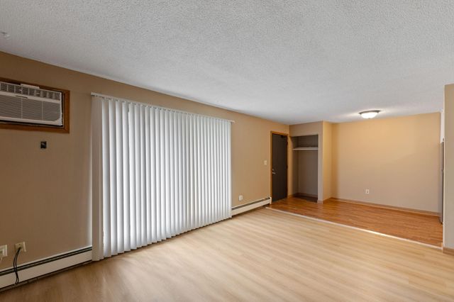7202 72nd Lane N, Brooklyn Park, MN 55428