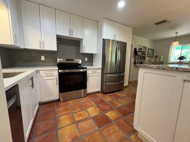 620 NE 9th Avenue, Boynton Beach, FL 33435