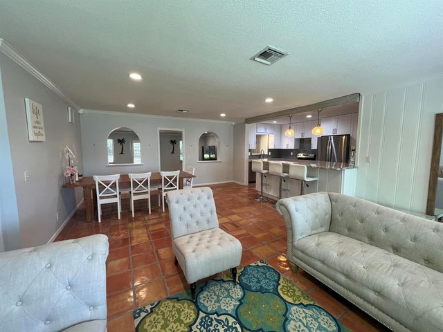 620 NE 9th Avenue, Boynton Beach, FL 33435