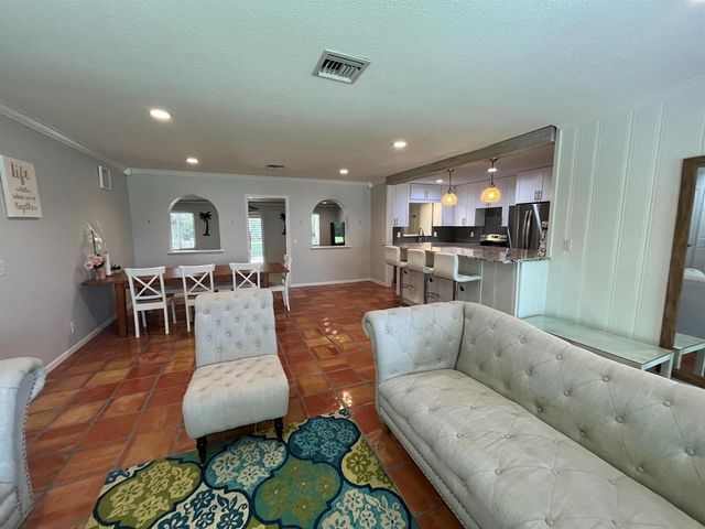 620 NE 9th Avenue, Boynton Beach, FL 33435