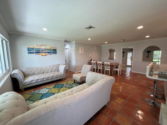 620 NE 9th Avenue, Boynton Beach, FL 33435