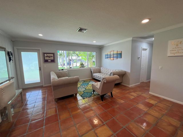 620 NE 9th Avenue, Boynton Beach, FL 33435