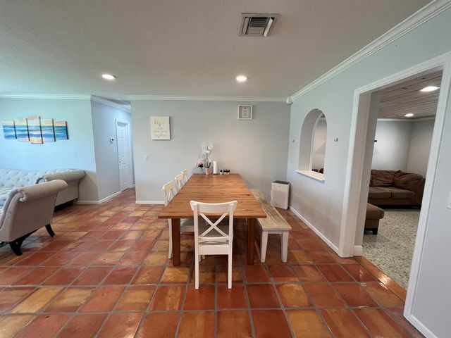 620 NE 9th Avenue, Boynton Beach, FL 33435