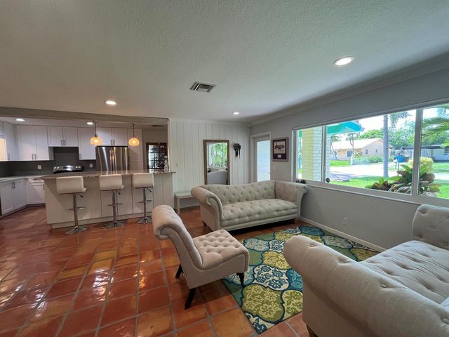 620 NE 9th Avenue, Boynton Beach, FL 33435