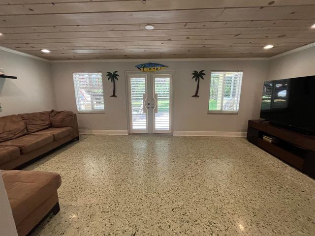 620 NE 9th Avenue, Boynton Beach, FL 33435