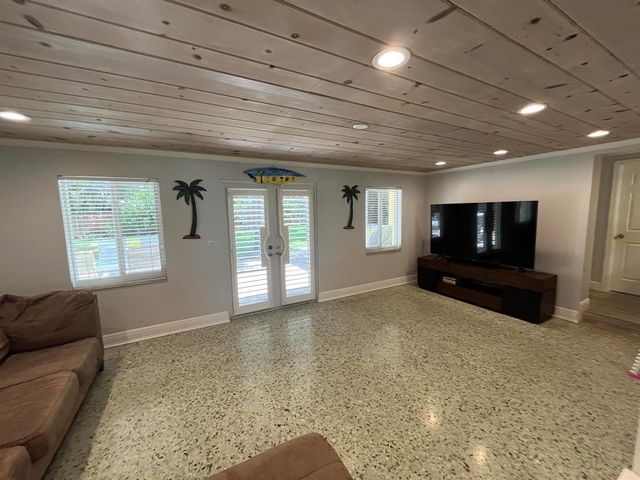 620 NE 9th Avenue, Boynton Beach, FL 33435