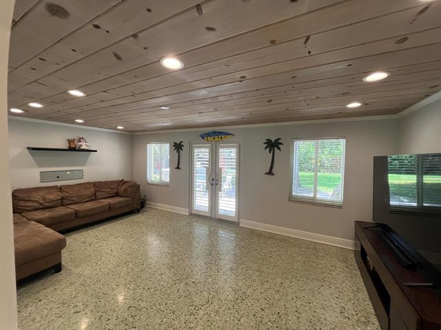 620 NE 9th Avenue, Boynton Beach, FL 33435