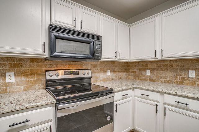 636 Cumberland Drive, Burleson, TX 76028