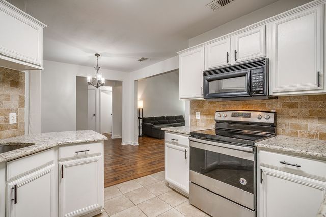 636 Cumberland Drive, Burleson, TX 76028