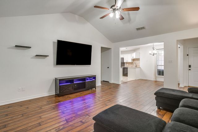 636 Cumberland Drive, Burleson, TX 76028