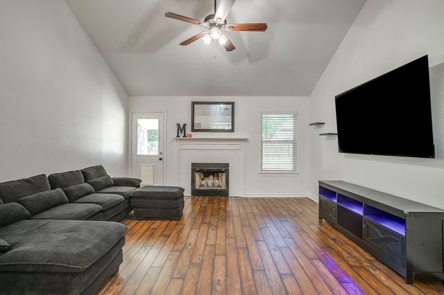 636 Cumberland Drive, Burleson, TX 76028
