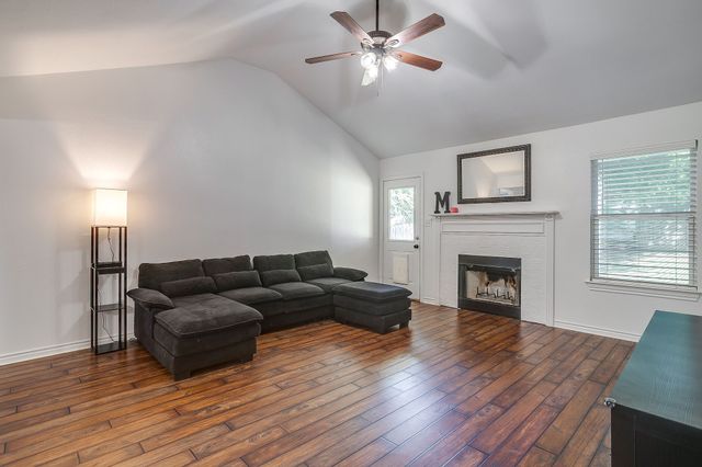 636 Cumberland Drive, Burleson, TX 76028