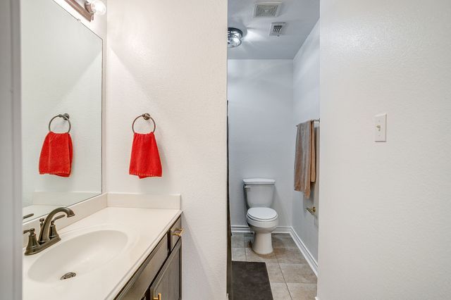 636 Cumberland Drive, Burleson, TX 76028