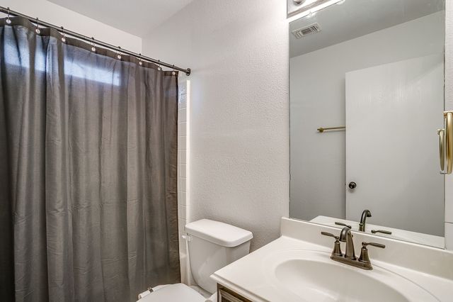 636 Cumberland Drive, Burleson, TX 76028