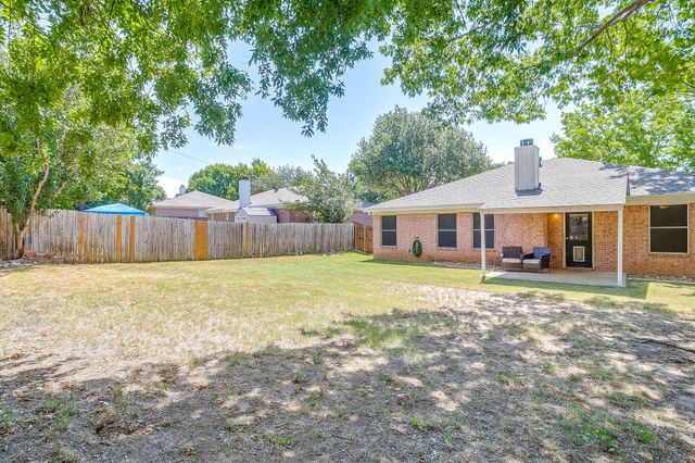 636 Cumberland Drive, Burleson, TX 76028