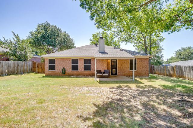 636 Cumberland Drive, Burleson, TX 76028