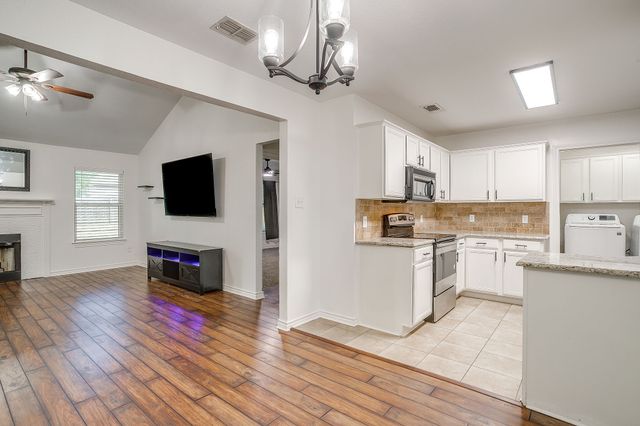 636 Cumberland Drive, Burleson, TX 76028
