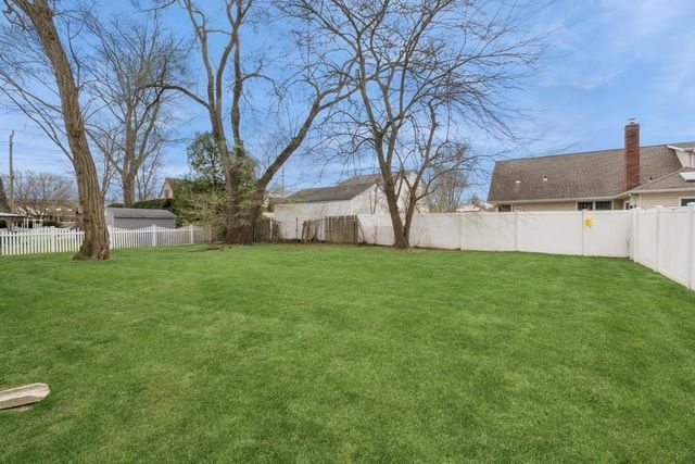 1702 Lakeview Avenue, Seaford, NY 11783