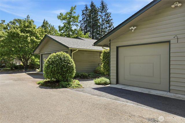 1041 Ihland Place NE, Bainbridge Island, WA 98110