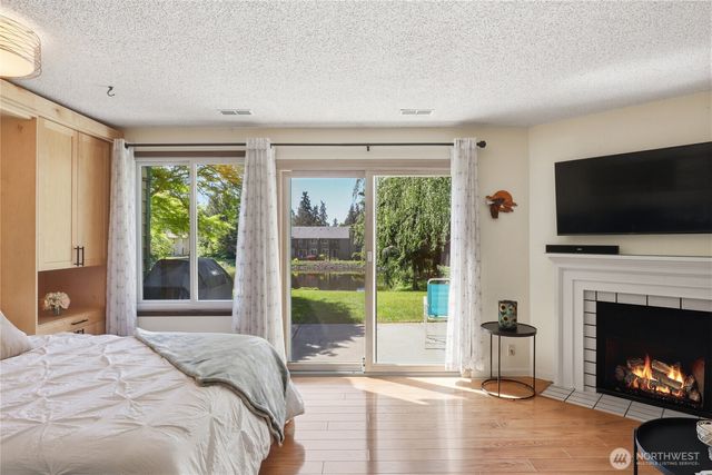 1041 Ihland Place NE, Bainbridge Island, WA 98110