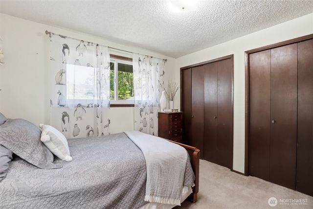 1041 Ihland Place NE, Bainbridge Island, WA 98110