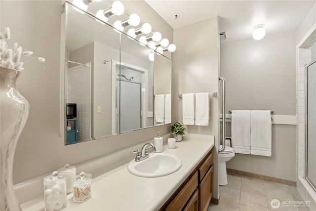 1041 Ihland Place NE, Bainbridge Island, WA 98110