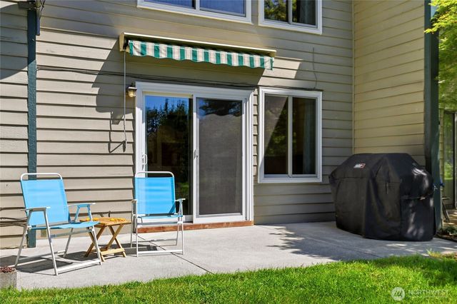 1041 Ihland Place NE, Bainbridge Island, WA 98110