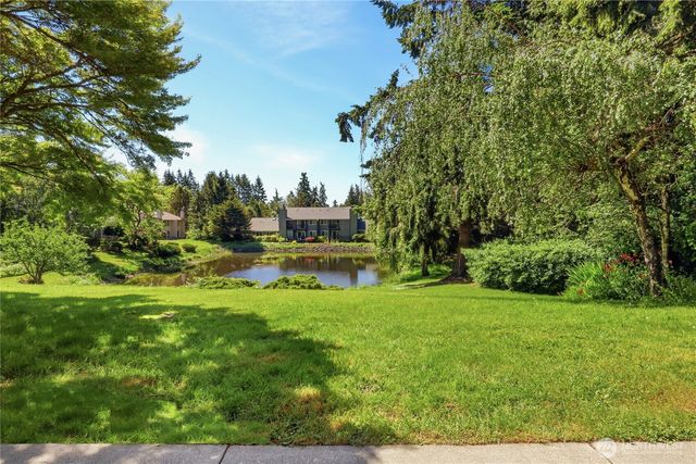 1041 Ihland Place NE, Bainbridge Island, WA 98110