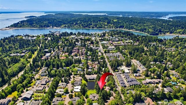 1041 Ihland Place NE, Bainbridge Island, WA 98110