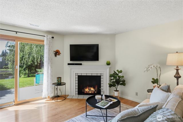 1041 Ihland Place NE, Bainbridge Island, WA 98110