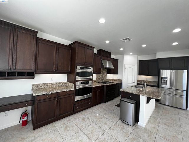 5556 Wells Ln, San Ramon, CA 94582