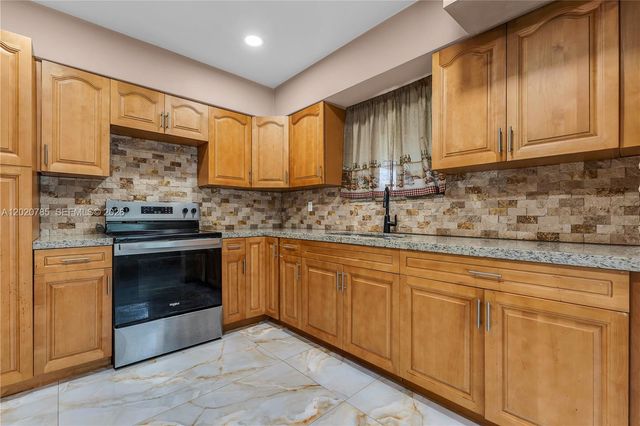 2240 NW 175th St, Miami Gardens, FL 33056