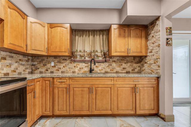 2240 NW 175th St, Miami Gardens, FL 33056