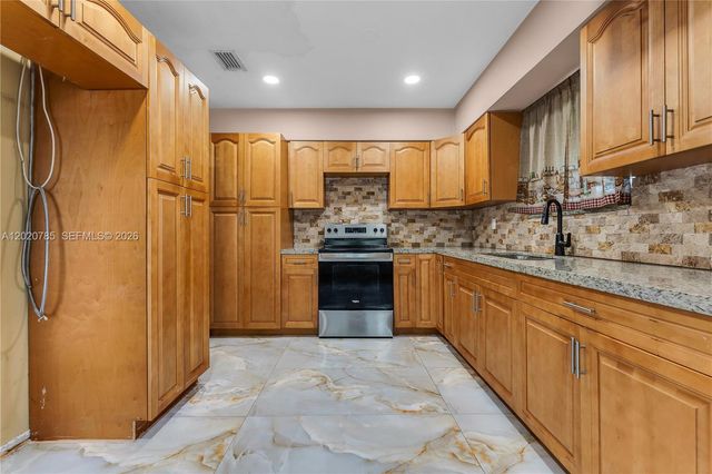2240 NW 175th St, Miami Gardens, FL 33056