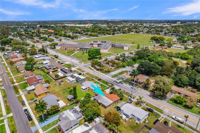 2240 NW 175th St, Miami Gardens, FL 33056