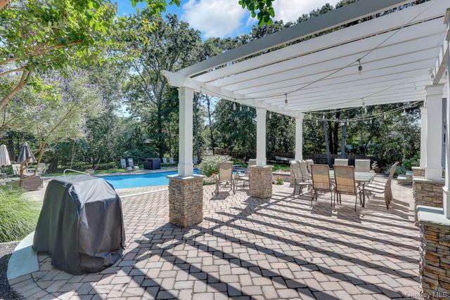 24 Fox Road, East Setauket, NY 11733