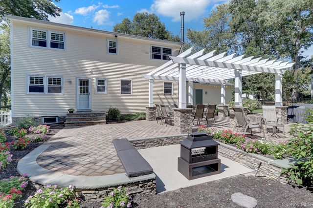 24 Fox Road, East Setauket, NY 11733