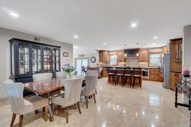 24 Fox Road, East Setauket, NY 11733