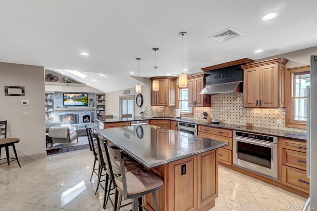 24 Fox Road, East Setauket, NY 11733