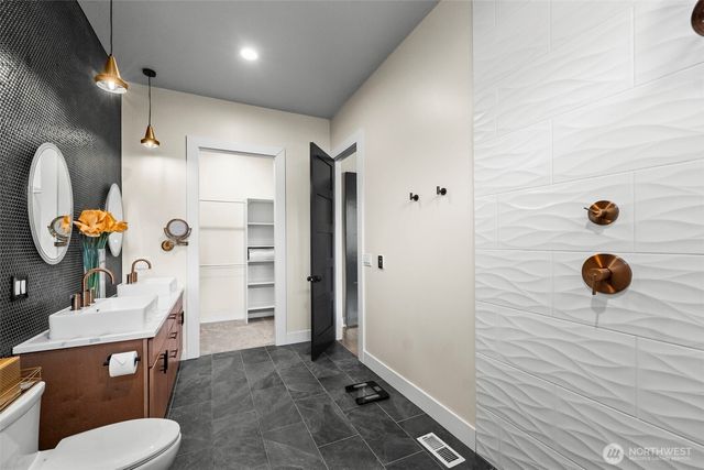 31 E Westwood Lane E, Union, WA 98592