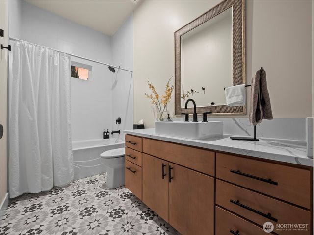 31 E Westwood Lane E, Union, WA 98592