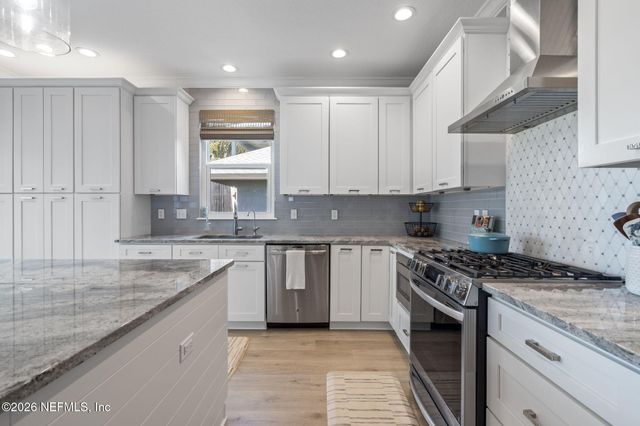 2566 MERRILL Boulevard, Jacksonville Beach, FL 32250