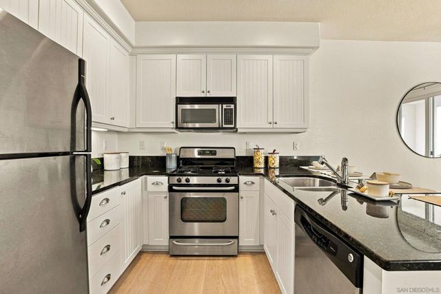 845 Harbor Cliff Way 305, Oceanside, CA 92054
