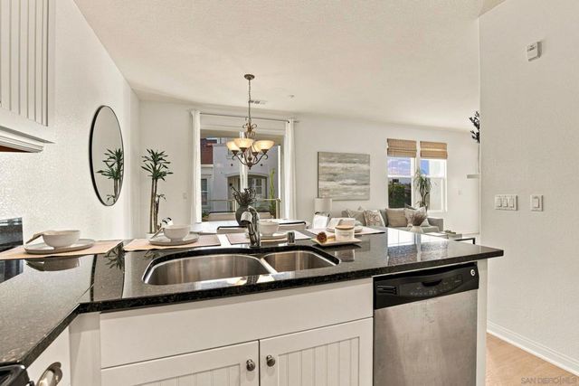 845 Harbor Cliff Way 305, Oceanside, CA 92054